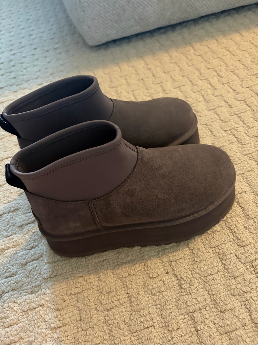Women’s Ugg Brown Suede Slip-On Ankle Boots -unworn